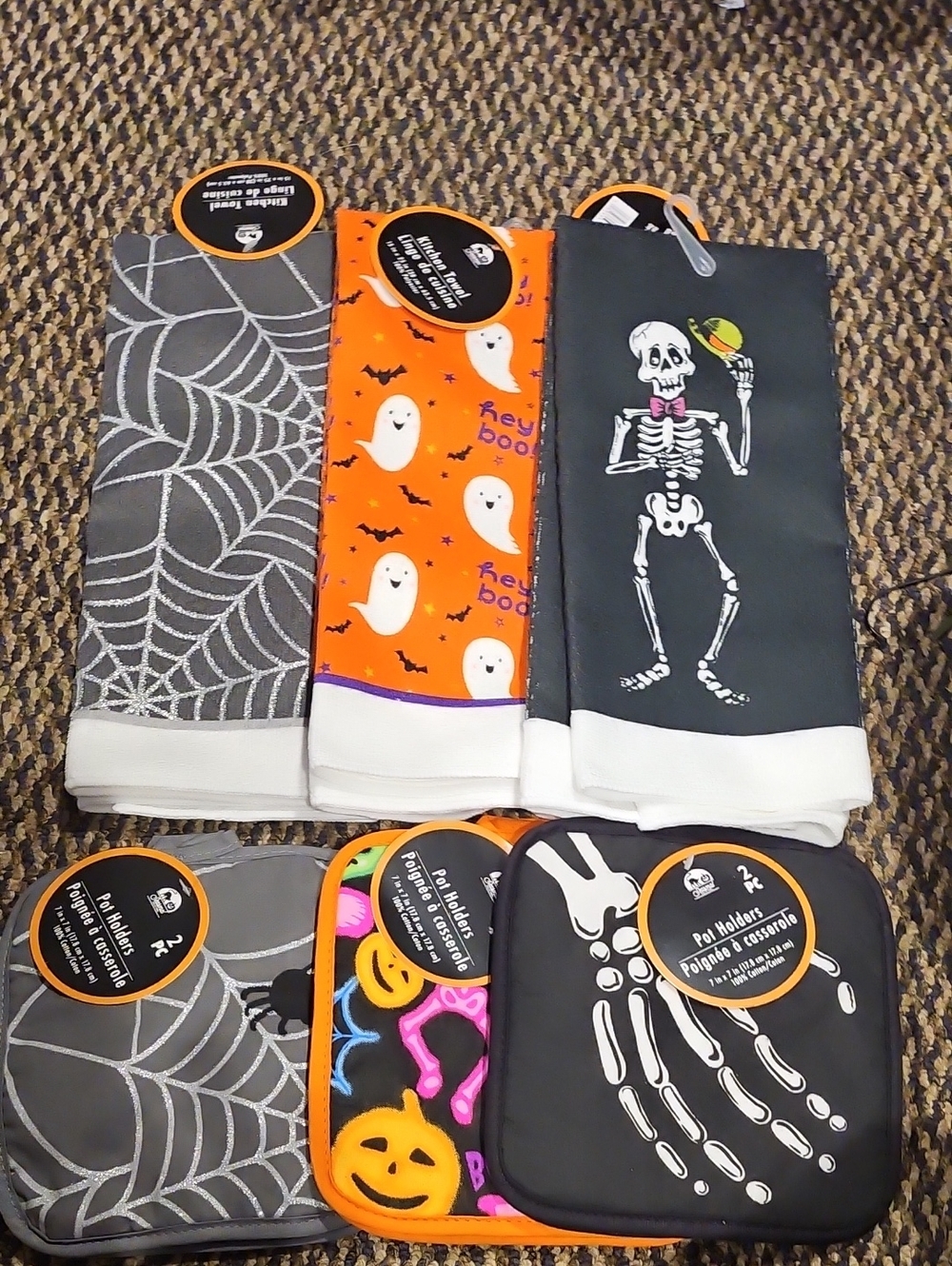 3 Sets Halloween Kitchen Towels W/ matching 2 pc Pot Holders